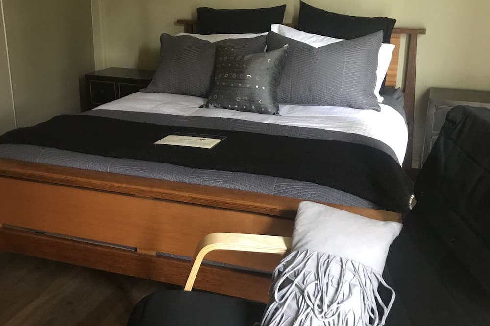 Photo of Bedroom in Black Mountain