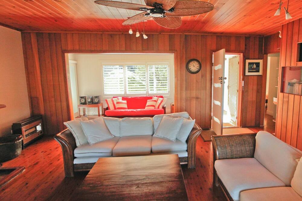 Photo of Livingroom in Akolele