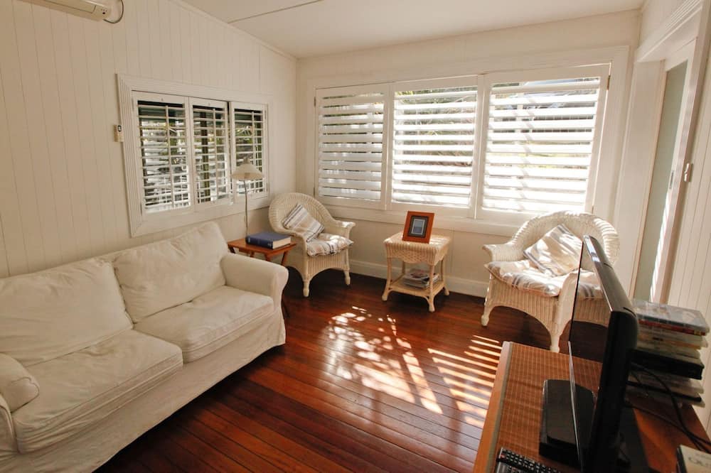 Photo of Livingroom in Akolele