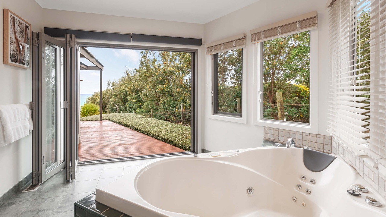 Photo of Bathroom in Apollo Bay