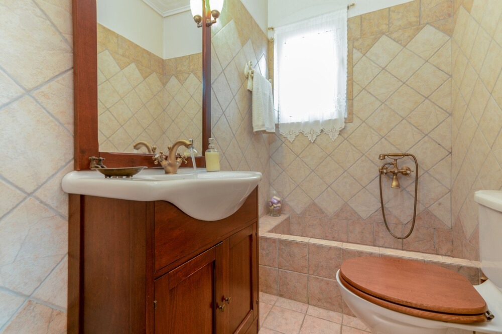 Photo of Bathroom in Markopoulo Mesogaias