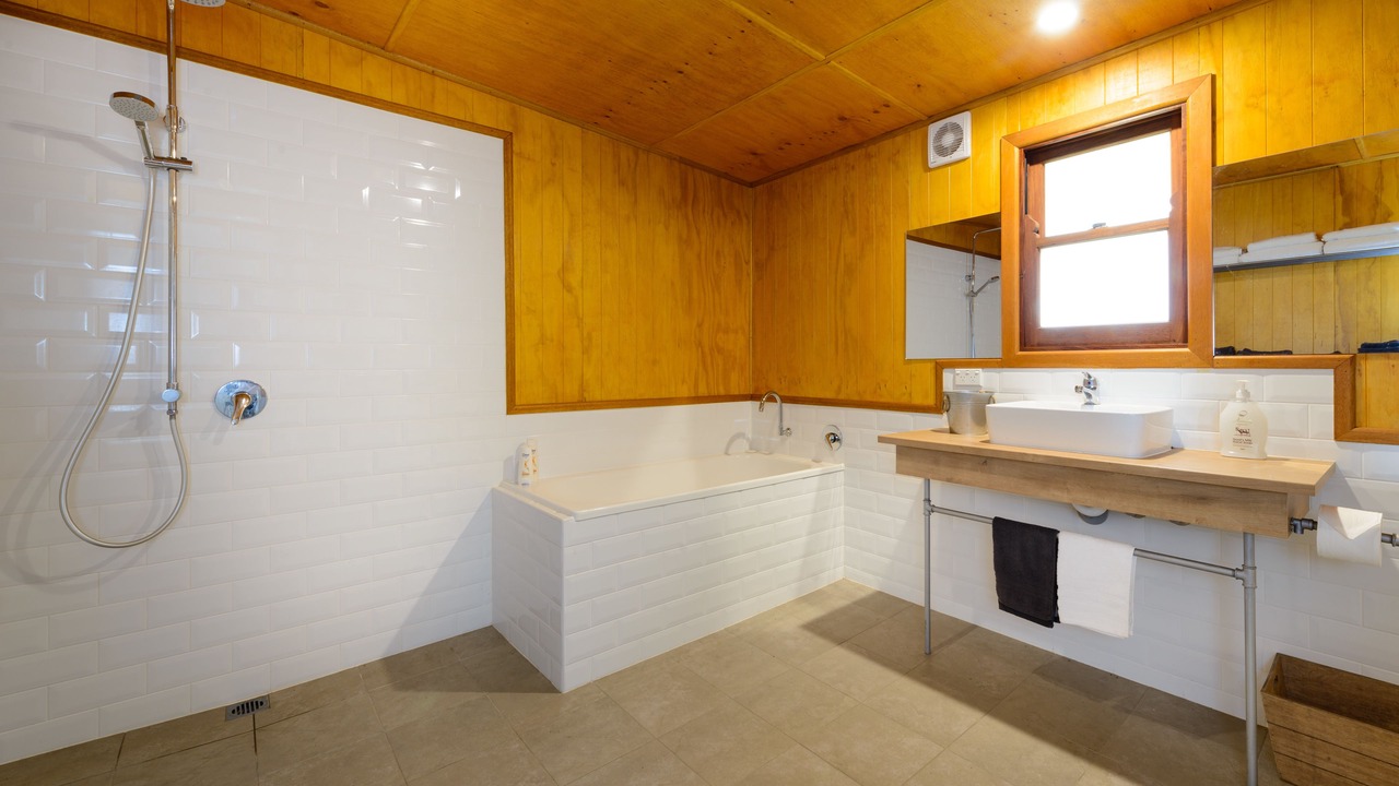 Photo of Bathroom in Hollow Tree