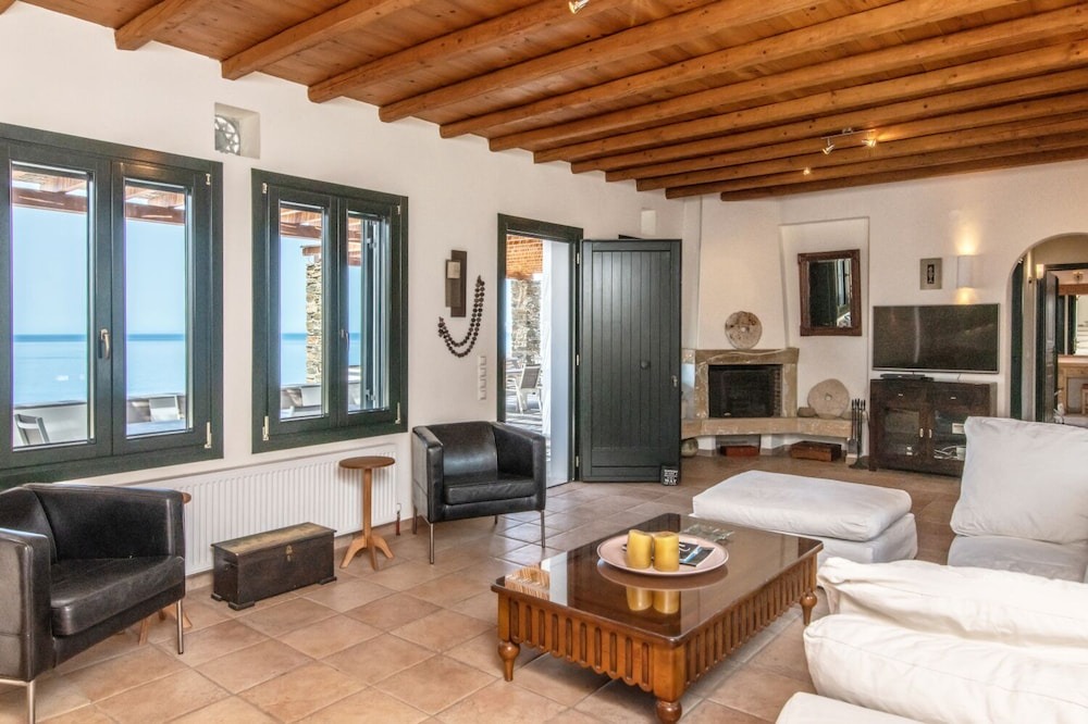 Photo of Livingroom in Exomvourgo