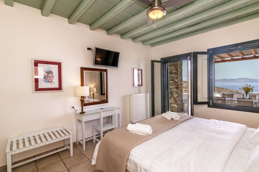 Photo of Bedroom in Exomvourgo