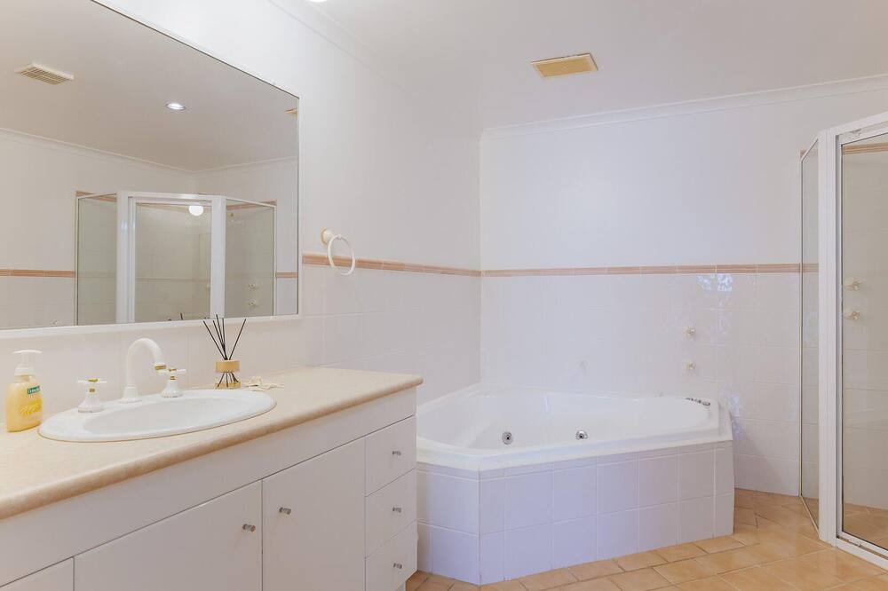 Photo of Bathroom in Soldiers Point