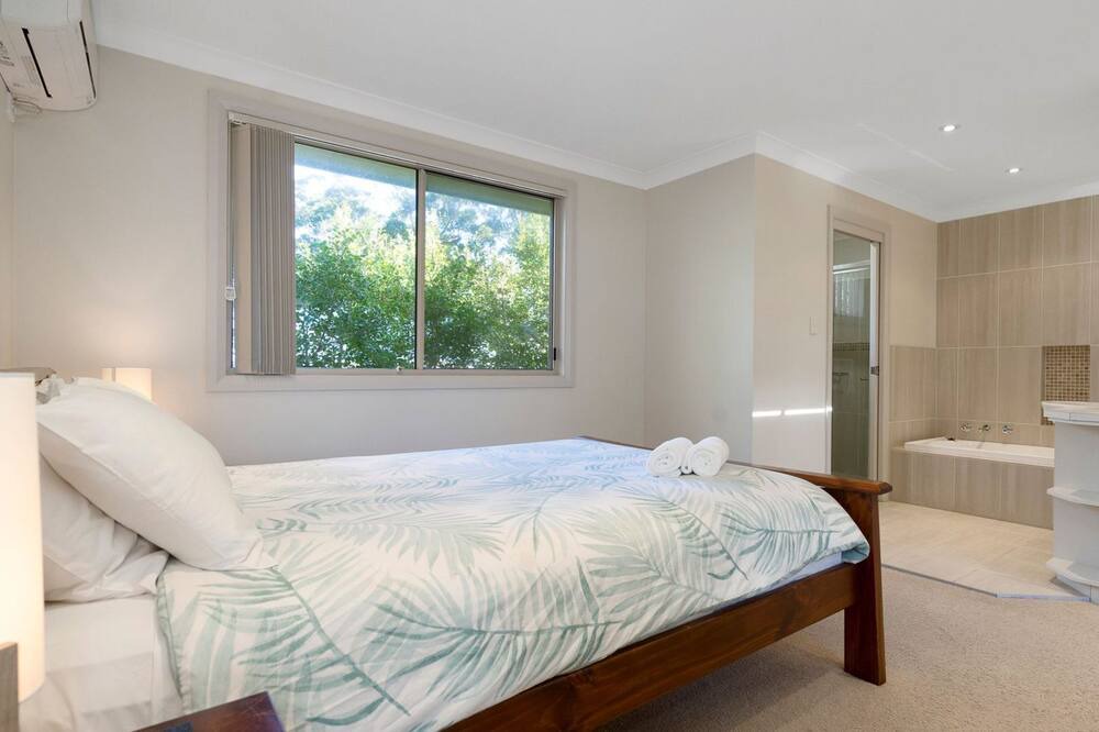 Photo of Bedroom in Bateau Bay