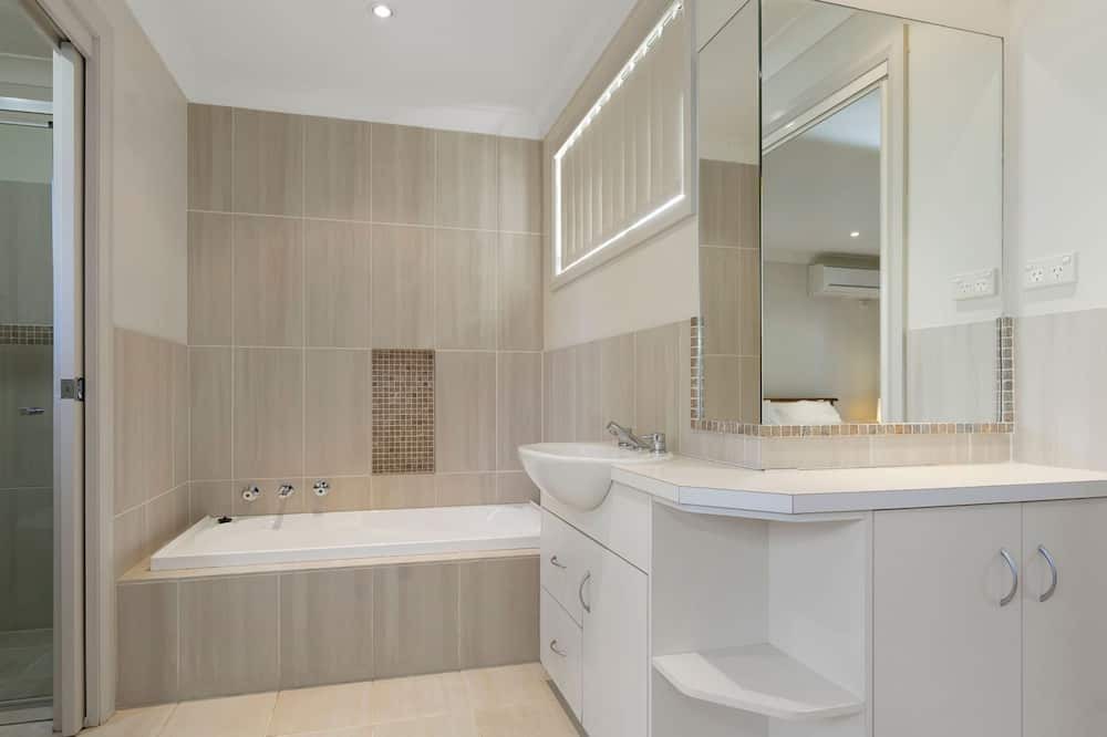 Photo of Bathroom in Bateau Bay