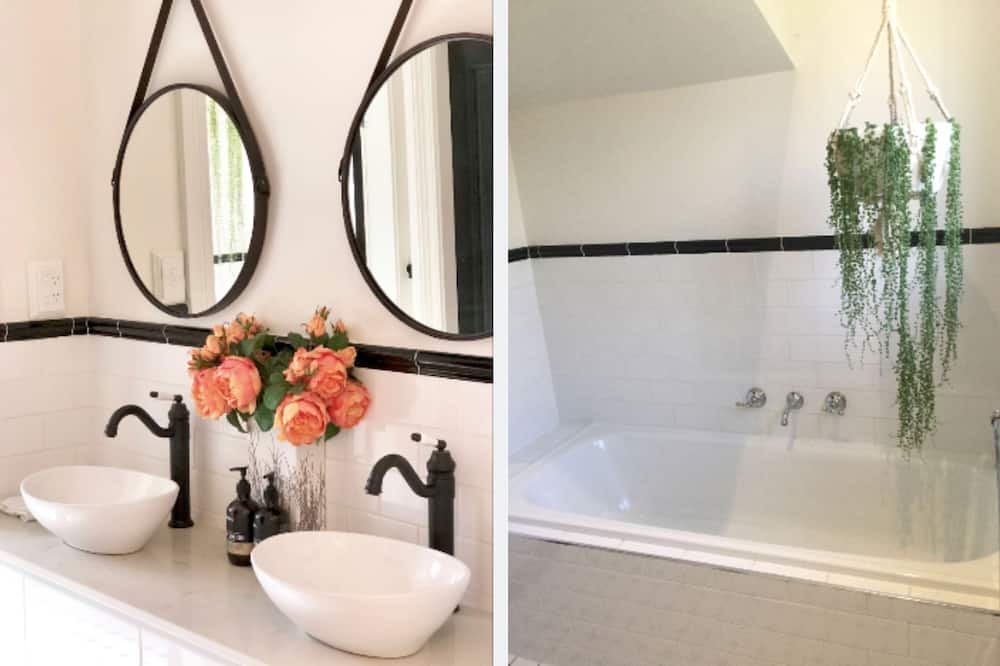 Photo of Bathroom in Orange