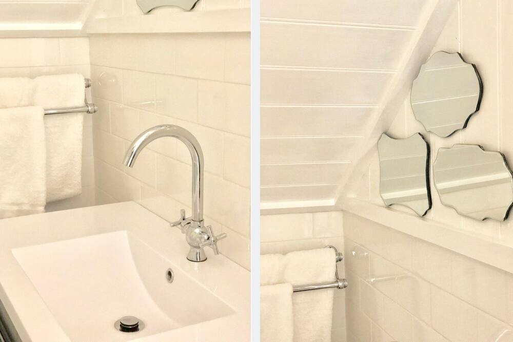 Photo of Bathroom in Orange