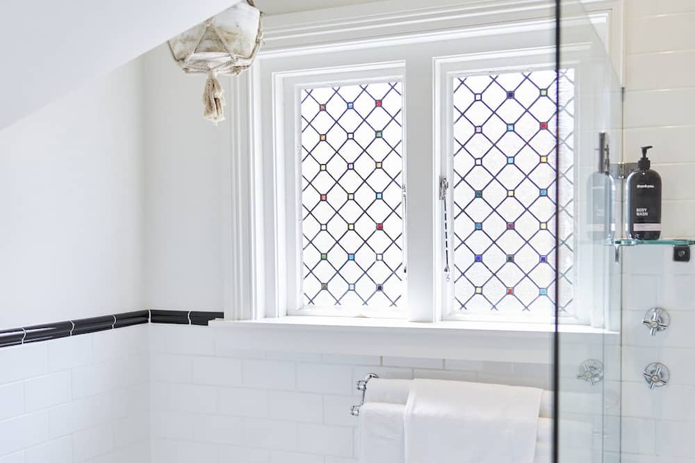 Photo of Bathroom in Orange