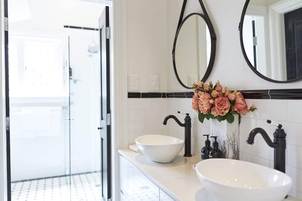Photo of Bathroom in Orange