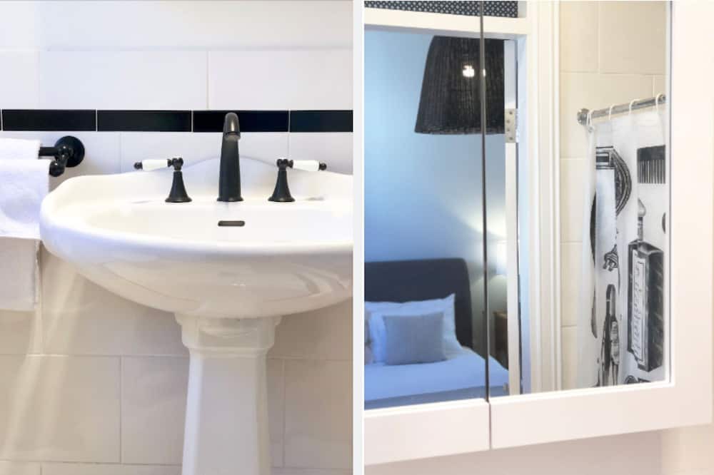 Photo of Bathroom in Orange
