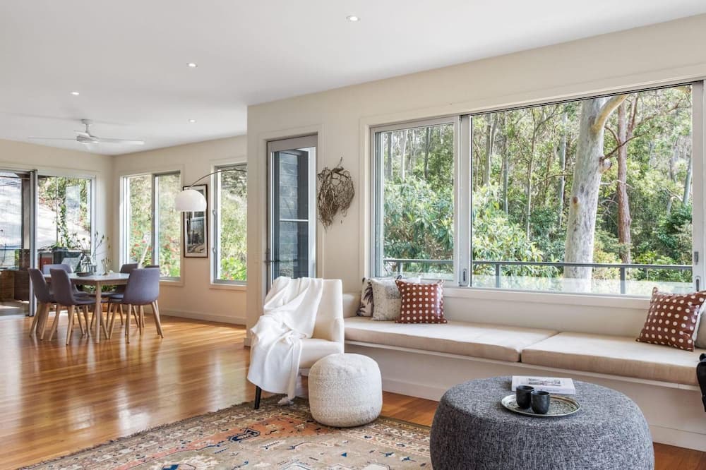 Photo of Livingroom in Pretty Beach Central Coast