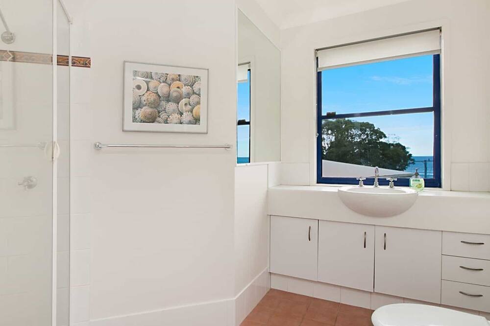 Photo of Bathroom in Currumbin