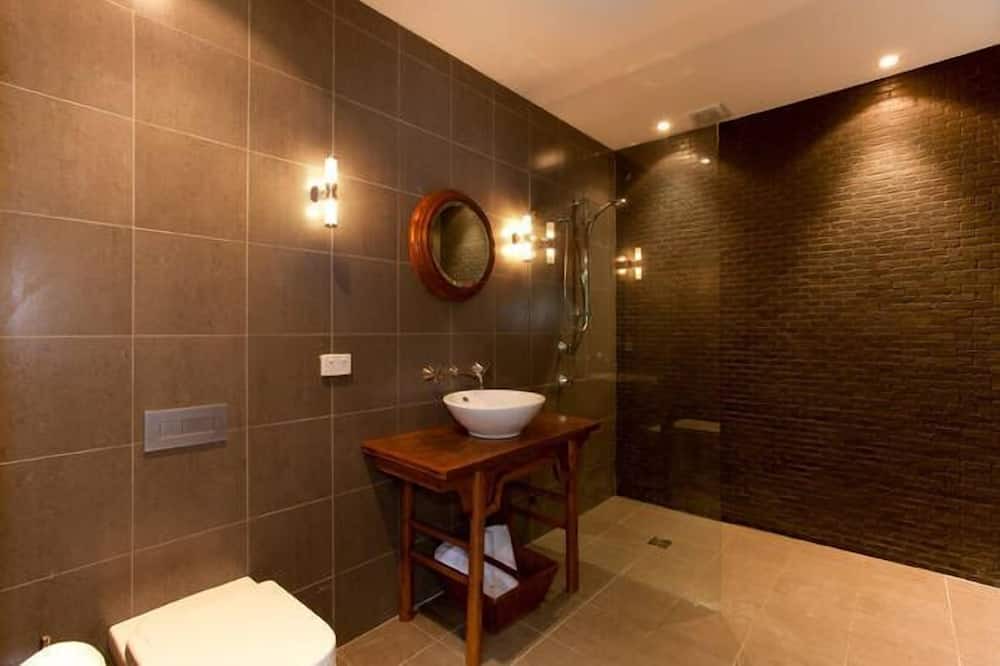 Photo of Bathroom in Berowra Waters