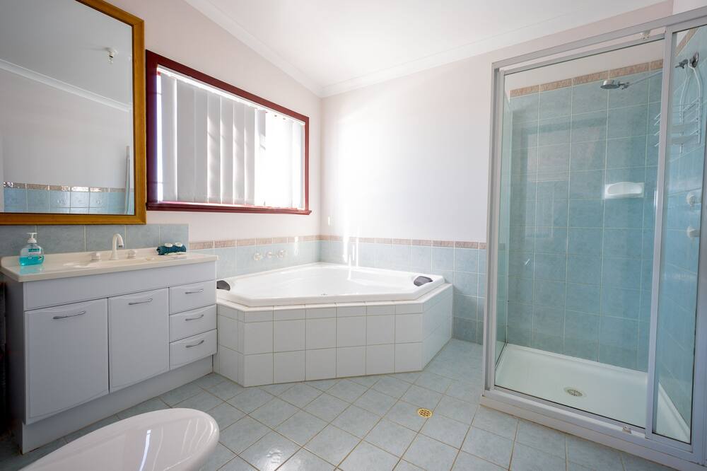 Photo of Bathroom in Leeman