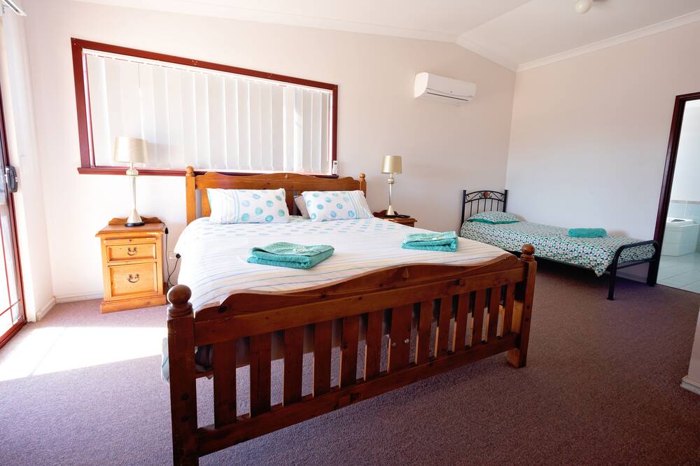 Photo of Bedroom in Leeman