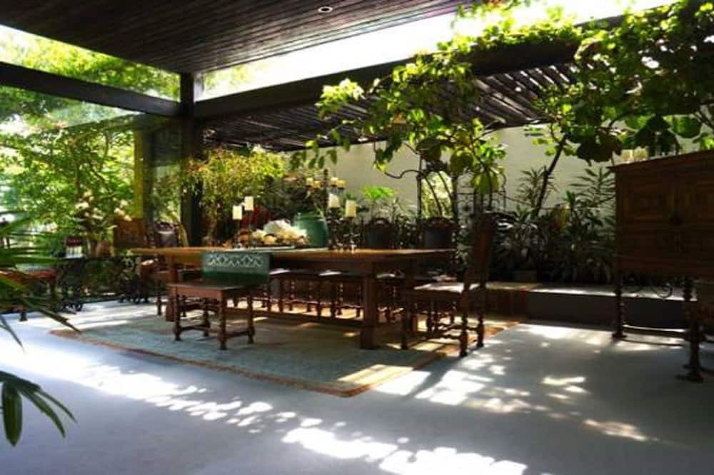 Photo of Patio Balcony in Beaconsfield Upper