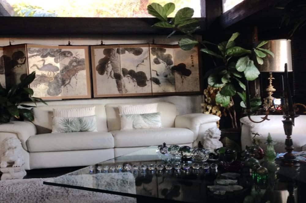 Photo of Livingroom in Beaconsfield Upper