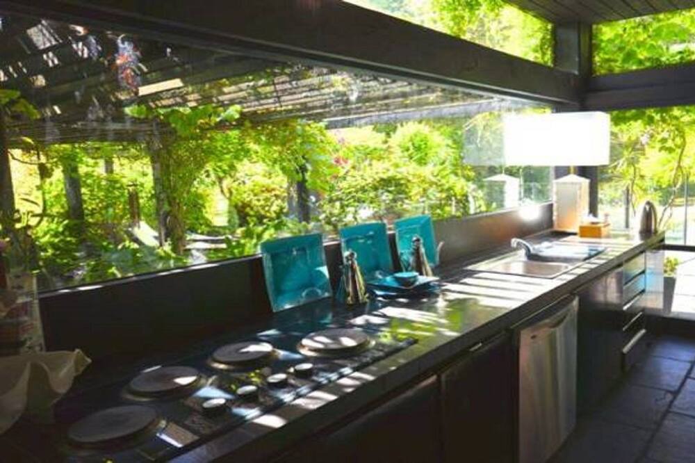 Photo of Kitchen in Beaconsfield Upper