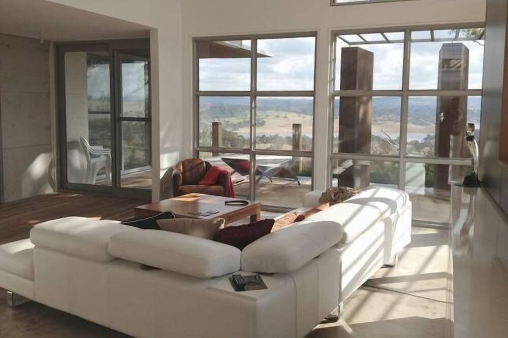 Photo of Livingroom in Central Tablelands