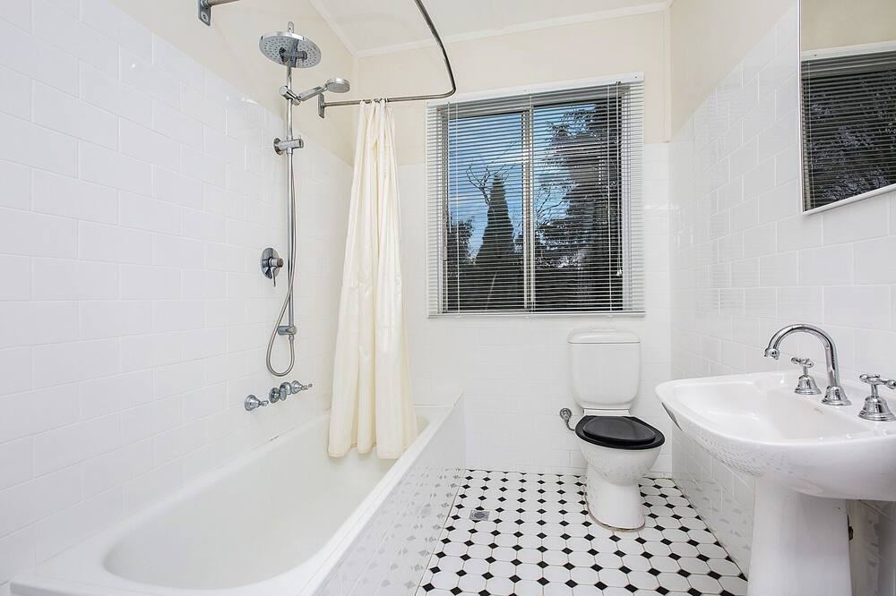 Photo of Bathroom in Katoomba