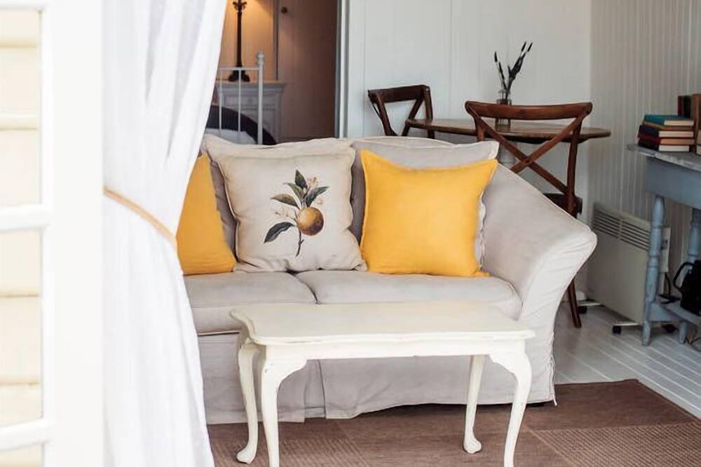 Photo of Livingroom in Red Hill