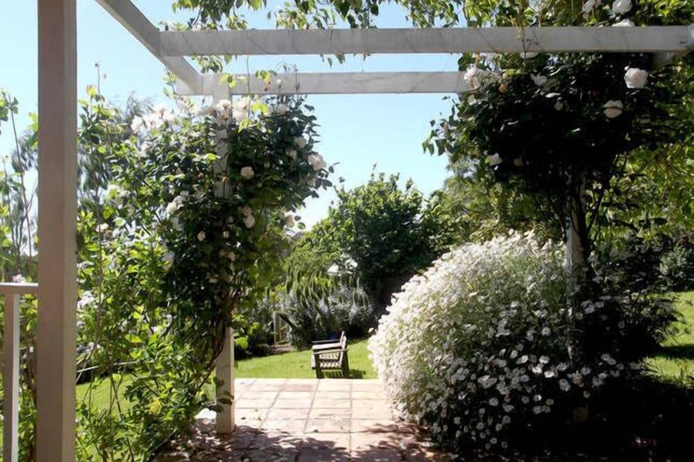 Photo of Outdoor in Red Hill