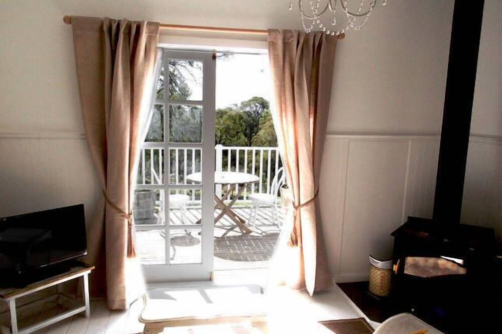 Photo of Livingroom in Red Hill
