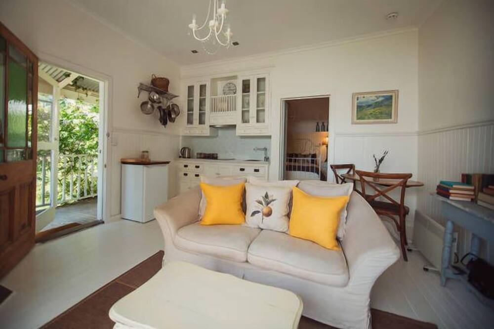 Photo of Livingroom in Red Hill