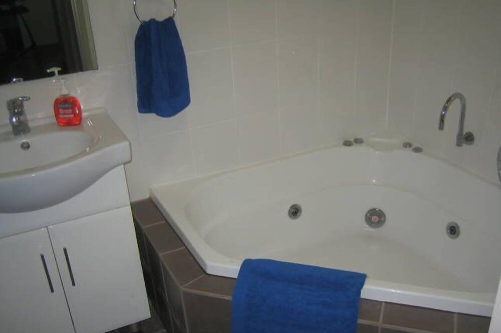 Photo of Bathroom in Naracoorte