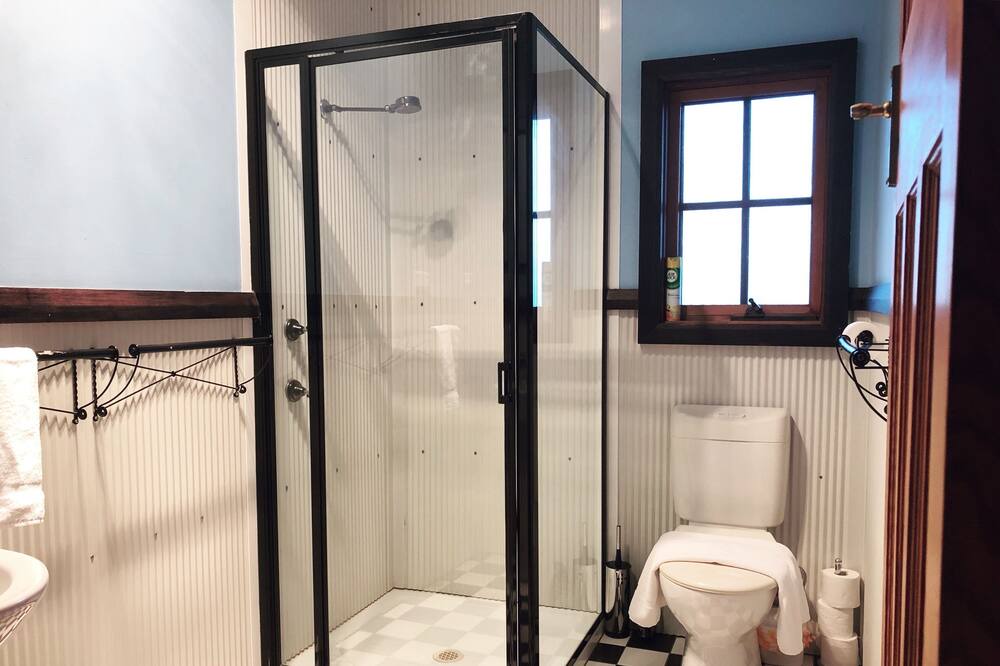 Photo of Bathroom in Eurunderee