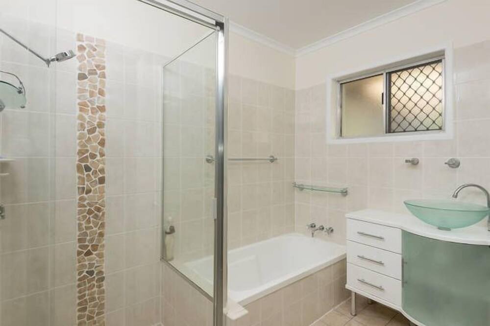 Photo of Bathroom in Burleigh Waters