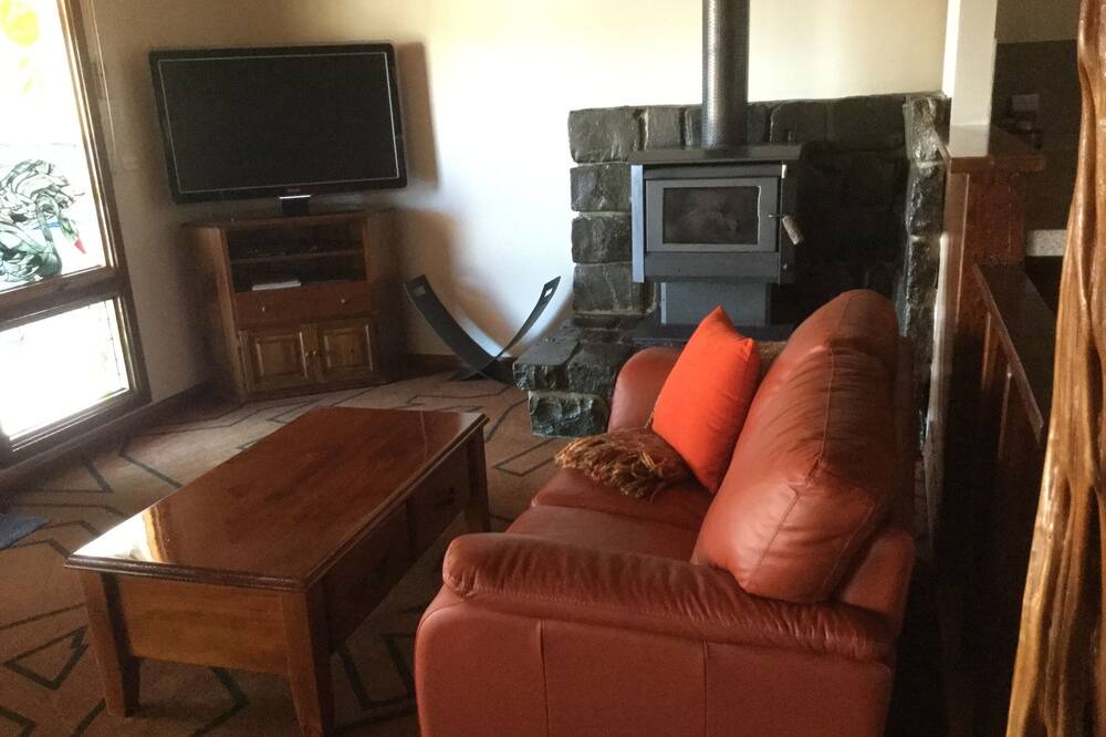 Photo of Livingroom in Broadlands