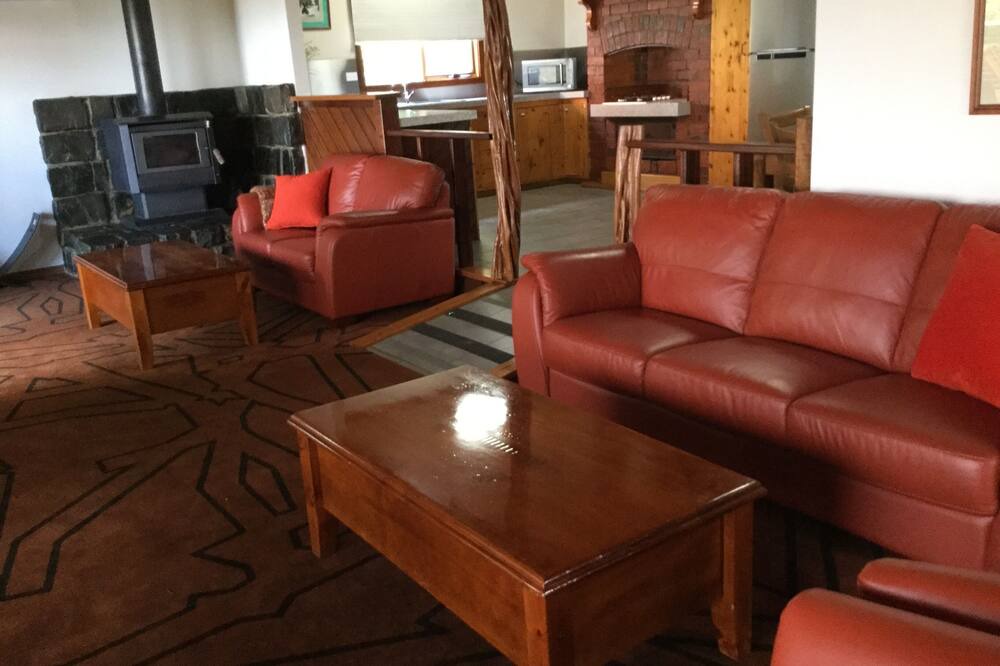 Photo of Livingroom in Broadlands