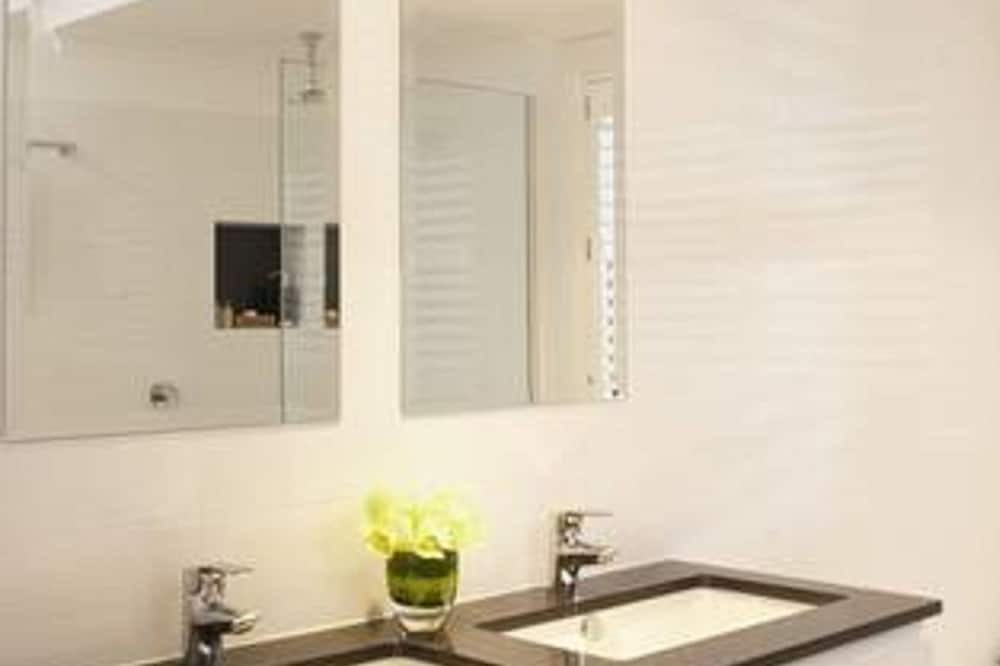 Photo of Bathroom in Scone