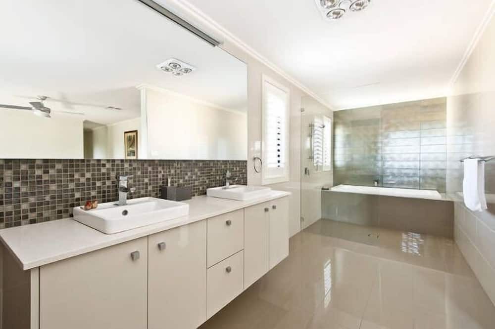 Photo of Bathroom in Malua Bay