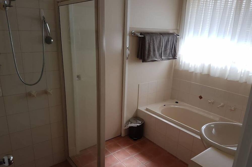 Photo of Bathroom in Porepunkah