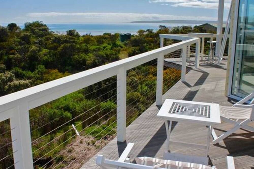 Photo of Patio Balcony in Island Beach