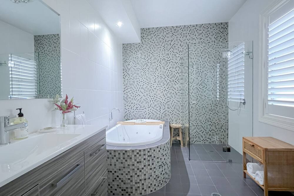 Photo of Bathroom in Tumut