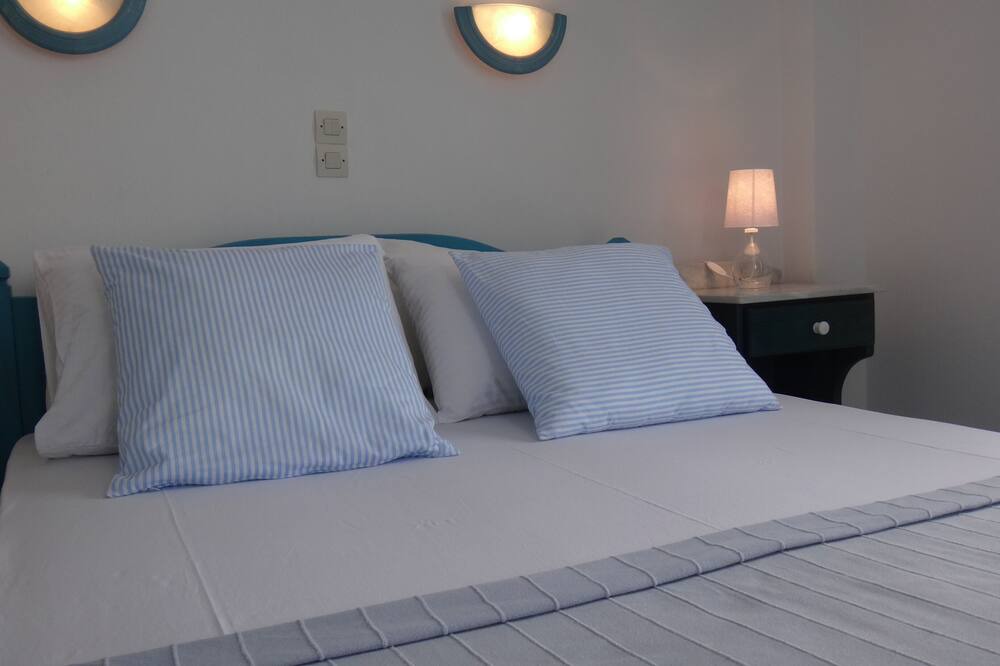 Photo of Bedroom in Drios