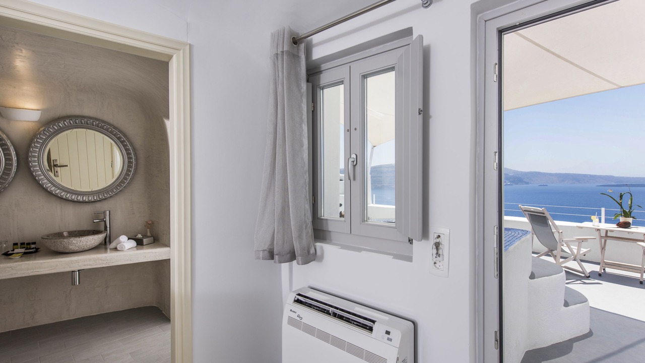 Photo of Bedroom in Oia