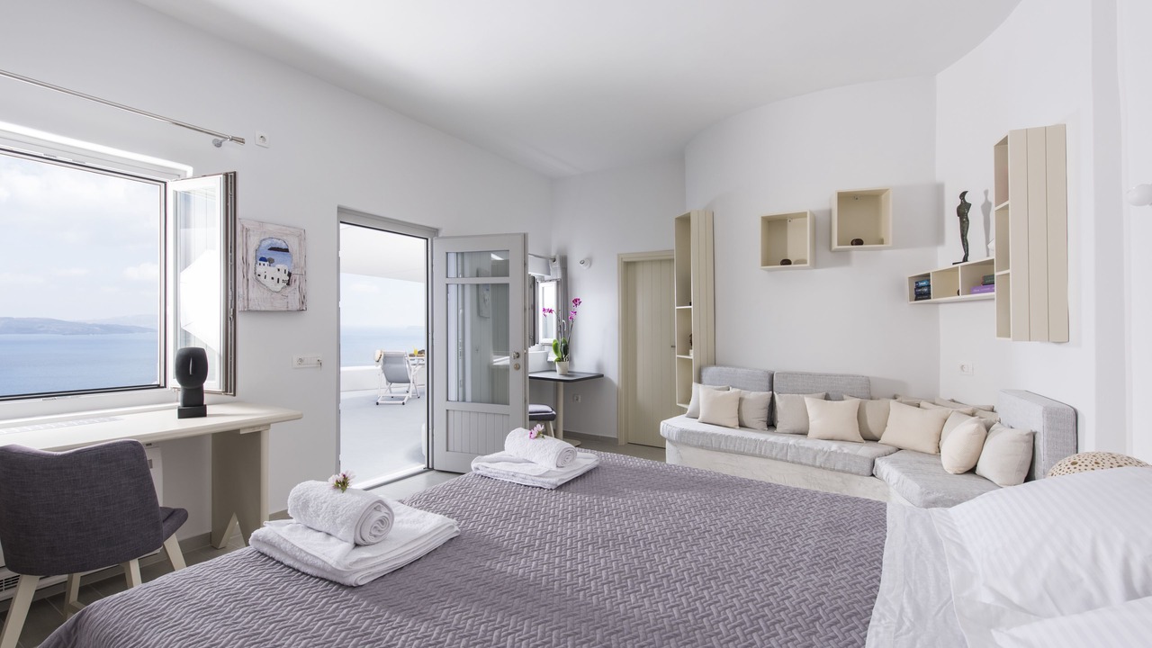 Photo of Bedroom in Oia