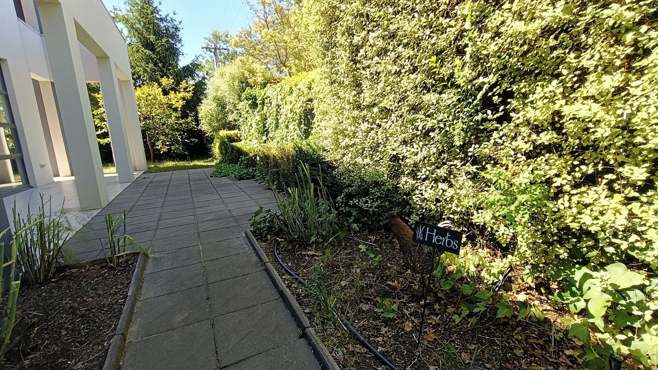 Photo of Outdoor in Deakin