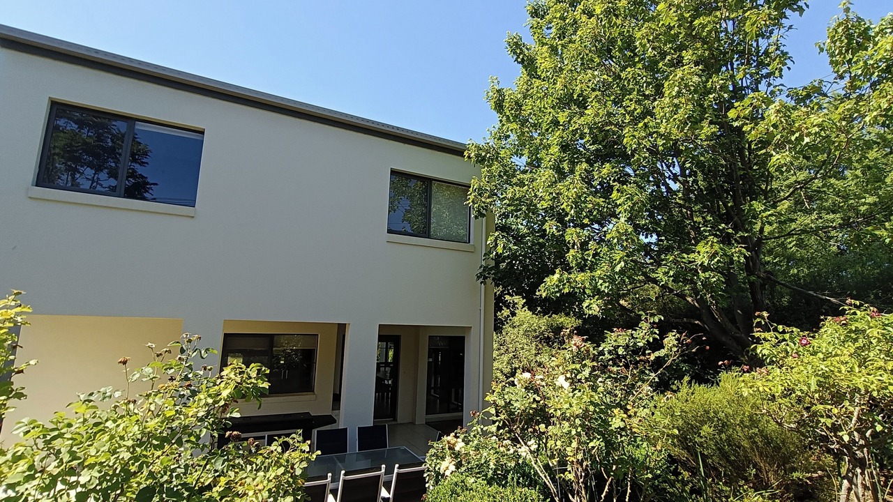 Photo of Outdoor in Deakin