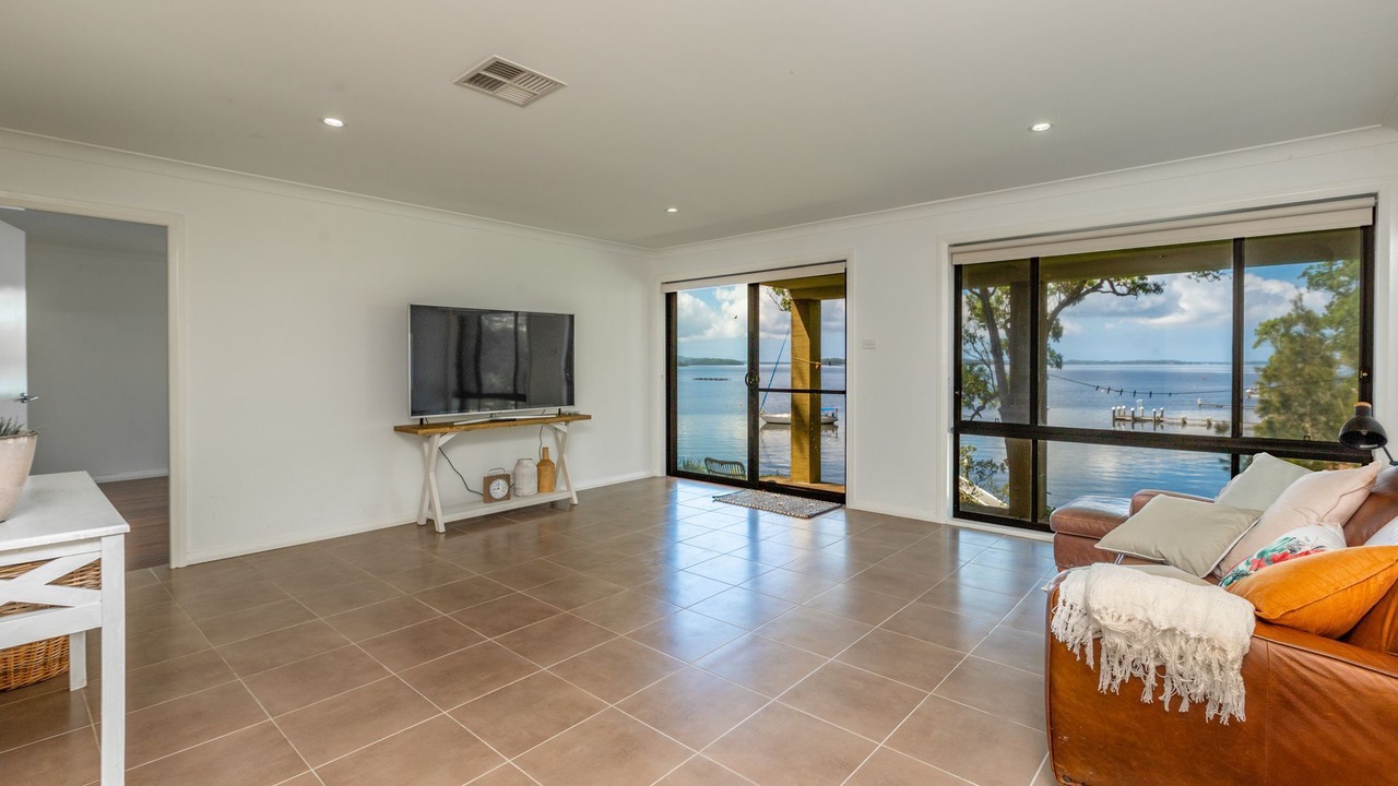 Photo of Livingroom in North Arm Cove