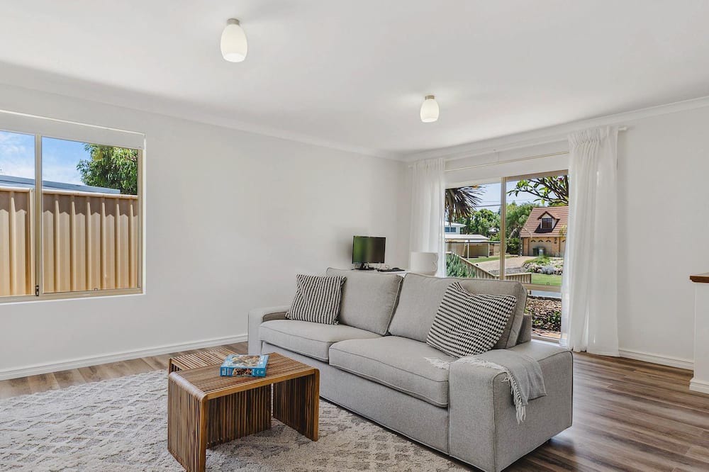 Photo of Livingroom in Dawesville