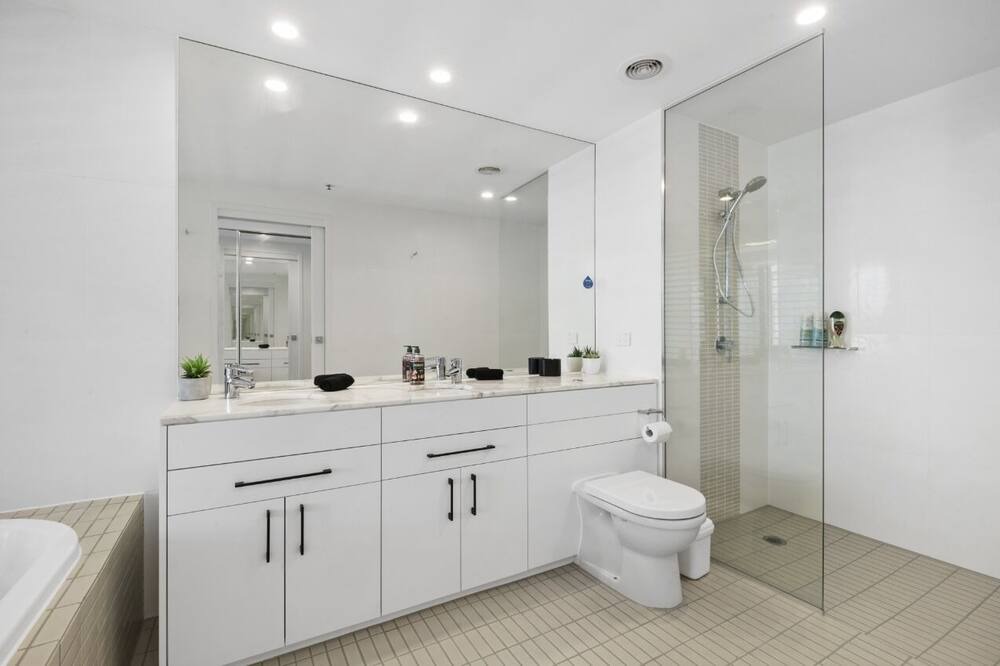 Photo of Bathroom in Broadbeach