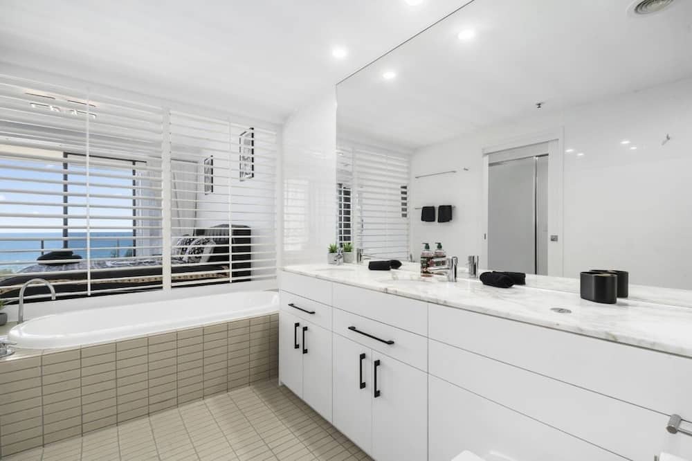 Photo of Bathroom in Broadbeach