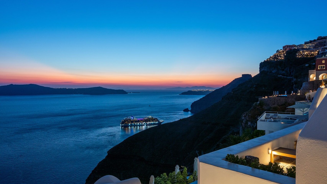 Photo of Others in Fira